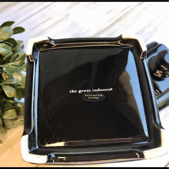 Vintage Style Black Ceramic Trinket Box with Lid - Picture 6 of 7